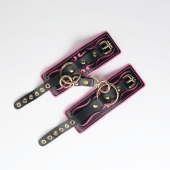 Черные кожаные наручники с розовой строчкой - Crazy Handmade - купить с доставкой в Таганроге Черные кожаные наручники с розовой строчкой - Crazy Handmade - купить с доставкой в Таганроге