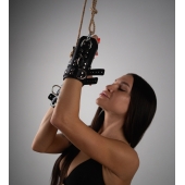 Черные высокие кожаные наручники для подвешивания - Crazy Handmade - купить с доставкой в Таганроге Черные высокие кожаные наручники для подвешивания - Crazy Handmade - купить с доставкой в Таганроге