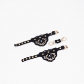 Черные кожаные наручники с клепками, кольцами и золотистой фурнитурой - Crazy Handmade - купить с доставкой в Таганроге Черные кожаные наручники с клепками, кольцами и золотистой фурнитурой - Crazy Handmade - купить с доставкой в Таганроге