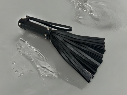 Черная генитальная мини-плеть Queen Arsenal - 26 см. - БДСМ Арсенал - купить с доставкой в Таганроге