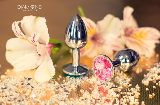 Большая серебристая анальная пробка Diamond Pink Sparkle Large с розовым кристаллом - 8 см. - Lola Games - купить с доставкой в Таганроге